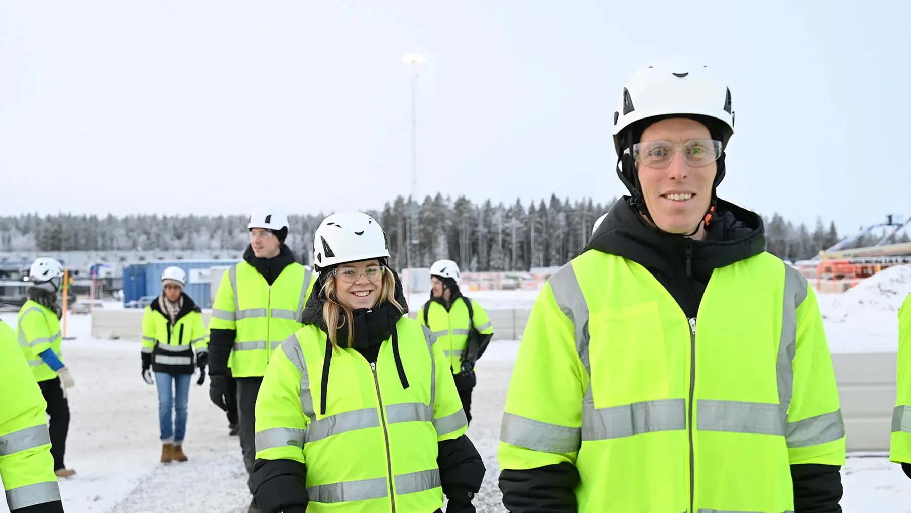 A team of Stregra operators in high-visibility jackets